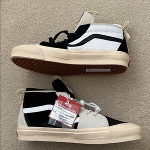 Vans x Advisory Board Crystals ‘Mismatch Black/White’